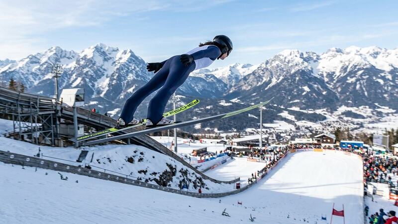 Frauen-Skispringen