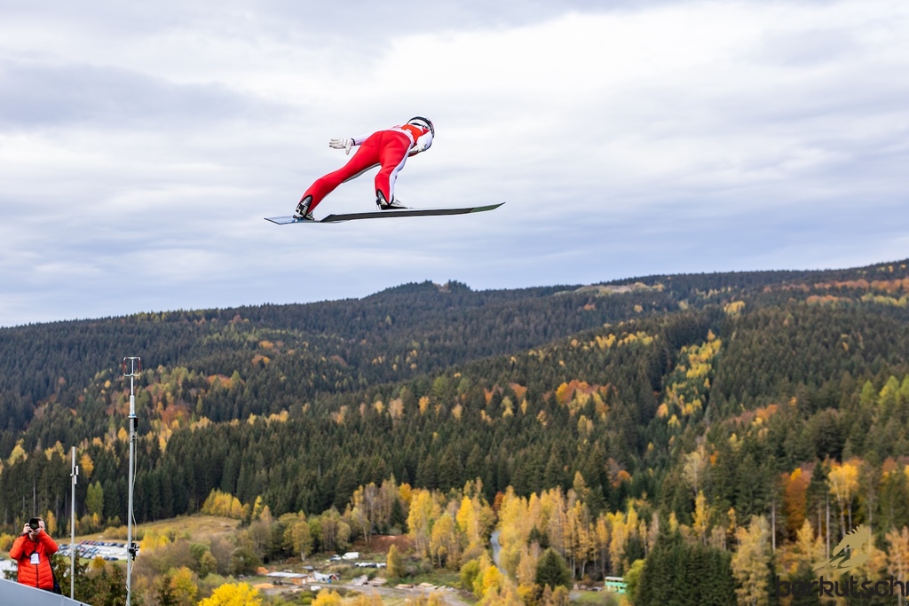 23.10.2026, Vogtland Arena, Klingenthal, GER, FIS Weltcup Ski Sprung, Sommer Grand Prix, Klingenthal, Damen, Einzelbewerb, Qualifikation, im Bild Lisa Fettner (AUT) // Lisa Fettner (AUT) during the qualification for the women individual competition of Ski Jumping Summer Grand Prix of the FIS Ski Jumping World Cup in Klingenthal, Germany on 2026/10/23. EXPA Pictures © 2026, PhotoCredit: EXPA/ Tadeusz Mieczynski