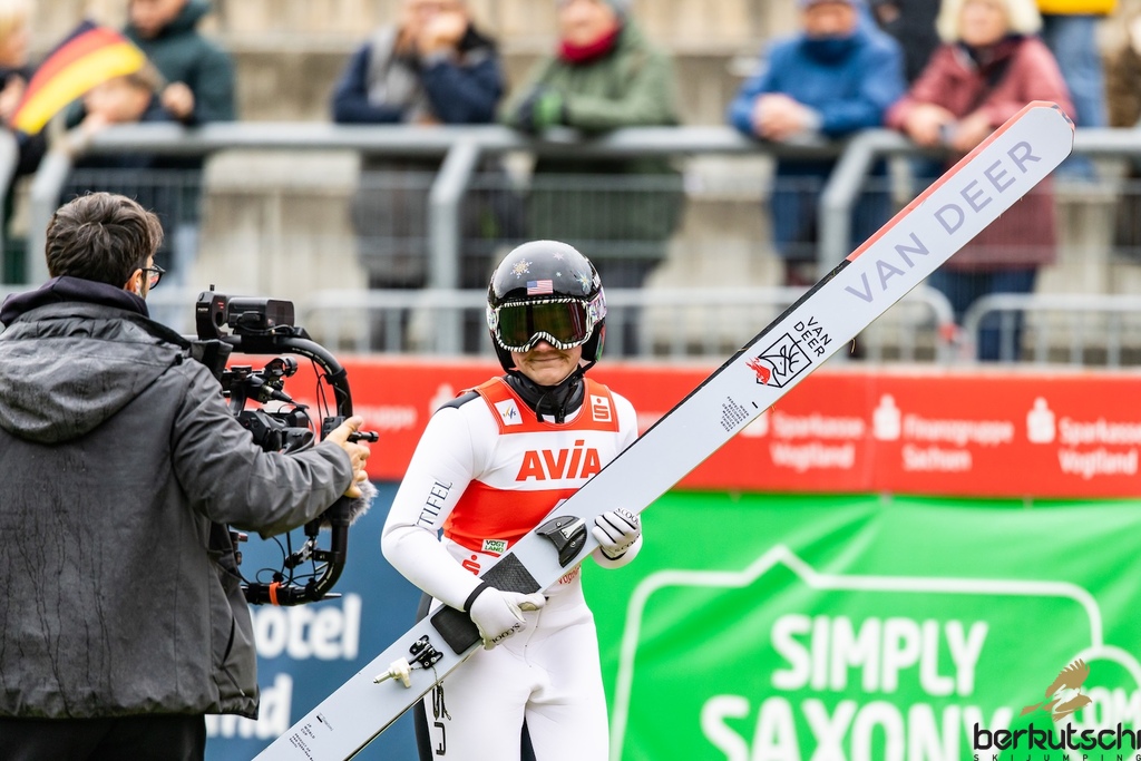 23.10.2026, Vogtland Arena, Klingenthal, GER, FIS Weltcup Ski Sprung, Sommer Grand Prix, Klingenthal, Damen, Einzelbewerb, Qualifikation, im Bild Josie Johnson (USA) // Josie Johnson (USA) during the qualification for the women individual competition of Ski Jumping Summer Grand Prix of the FIS Ski Jumping World Cup in Klingenthal, Germany on 2026/10/23. EXPA Pictures © 2026, PhotoCredit: EXPA/ Tadeusz Mieczynski