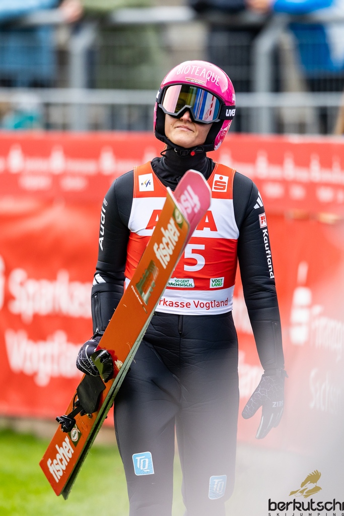 23.10.2026, Vogtland Arena, Klingenthal, GER, FIS Weltcup Ski Sprung, Sommer Grand Prix, Klingenthal, Damen, Einzelbewerb, Qualifikation, im Bild Luisa Goerlich (GER) // Luisa Goerlich (GER) during the qualification for the women individual competition of Ski Jumping Summer Grand Prix of the FIS Ski Jumping World Cup in Klingenthal, Germany on 2026/10/23. EXPA Pictures © 2026, PhotoCredit: EXPA/ Tadeusz Mieczynski