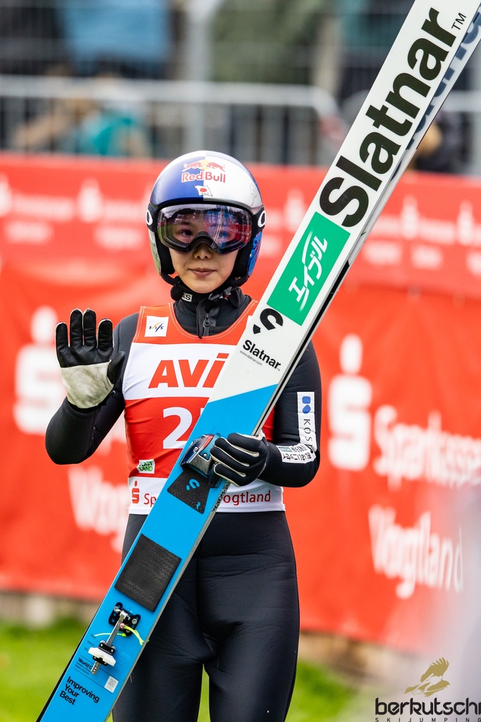 23.10.2026, Vogtland Arena, Klingenthal, GER, FIS Weltcup Ski Sprung, Sommer Grand Prix, Klingenthal, Damen, Einzelbewerb, Qualifikation, im Bild Sara Takanashi (JPN) // Sara Takanashi (JPN) during the qualification for the women individual competition of Ski Jumping Summer Grand Prix of the FIS Ski Jumping World Cup in Klingenthal, Germany on 2026/10/23. EXPA Pictures © 2026, PhotoCredit: EXPA/ Tadeusz Mieczynski