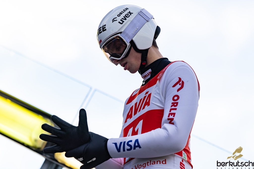 23.10.2026, Vogtland Arena, Klingenthal, GER, FIS Weltcup Ski Sprung, Sommer Grand Prix, Klingenthal, Herren, Einzelbewerb, Qualifikation, im Bild Kacper Tomasiak (POL) // Kacper Tomasiak (POL) during the qualification for the men individual competition of Ski Jumping Summer Grand Prix of the FIS Ski Jumping World Cup in Klingenthal, Germany on 2026/10/23. EXPA Pictures © 2026, PhotoCredit: EXPA/ Tadeusz Mieczynski