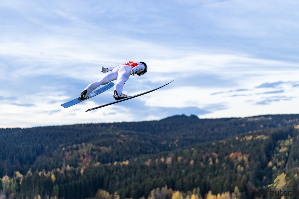 23.10.2026, Vogtland Arena, Klingenthal, GER, FIS Weltcup Ski Sprung, Sommer Grand Prix, Klingenthal, Herren, Einzelbewerb, Qualifikation, im Bild Sandro Hauswirth (SUI) // Sandro Hauswirth (SUI) during the qualification for the men individual competition of Ski Jumping Summer Grand Prix of the FIS Ski Jumping World Cup in Klingenthal, Germany on 2026/10/23. EXPA Pictures © 2026, PhotoCredit: EXPA/ Tadeusz Mieczynski