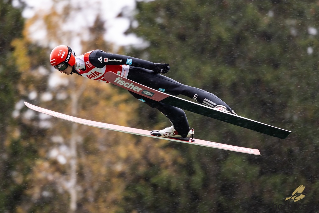 24.10.2026, Vogtland Arena, Klingenthal, GER, FIS Weltcup Ski Sprung, Sommer Grand Prix, Klingenthal, Herren, Einzelbewerb, im Bild Karl Geiger (GER) // Karl Geiger (GER) during the men individual competition of Ski Jumping Summer Grand Prix of the FIS Ski Jumping World Cup in Klingenthal, Germany on 2026/10/24. EXPA Pictures © 2026, PhotoCredit: EXPA/ Tadeusz Mieczynski