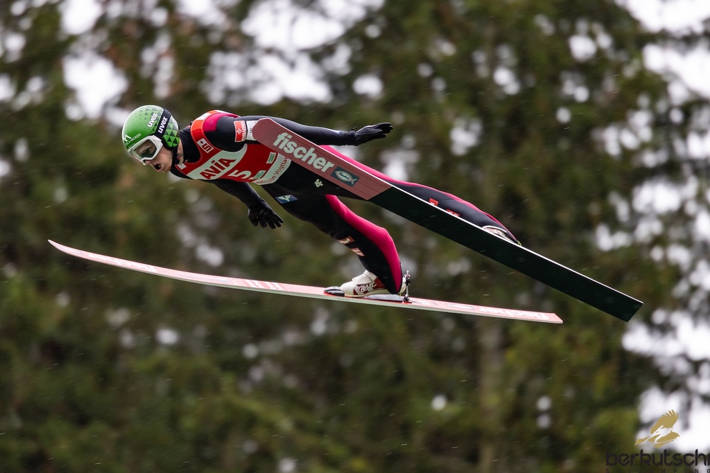 24.10.2026, Vogtland Arena, Klingenthal, GER, FIS Weltcup Ski Sprung, Sommer Grand Prix, Klingenthal, Herren, Einzelbewerb, im Bild Jonas Schuster (AUT) // Jonas Schuster (AUT) during the men individual competition of Ski Jumping Summer Grand Prix of the FIS Ski Jumping World Cup in Klingenthal, Germany on 2026/10/24. EXPA Pictures © 2026, PhotoCredit: EXPA/ Tadeusz Mieczynski