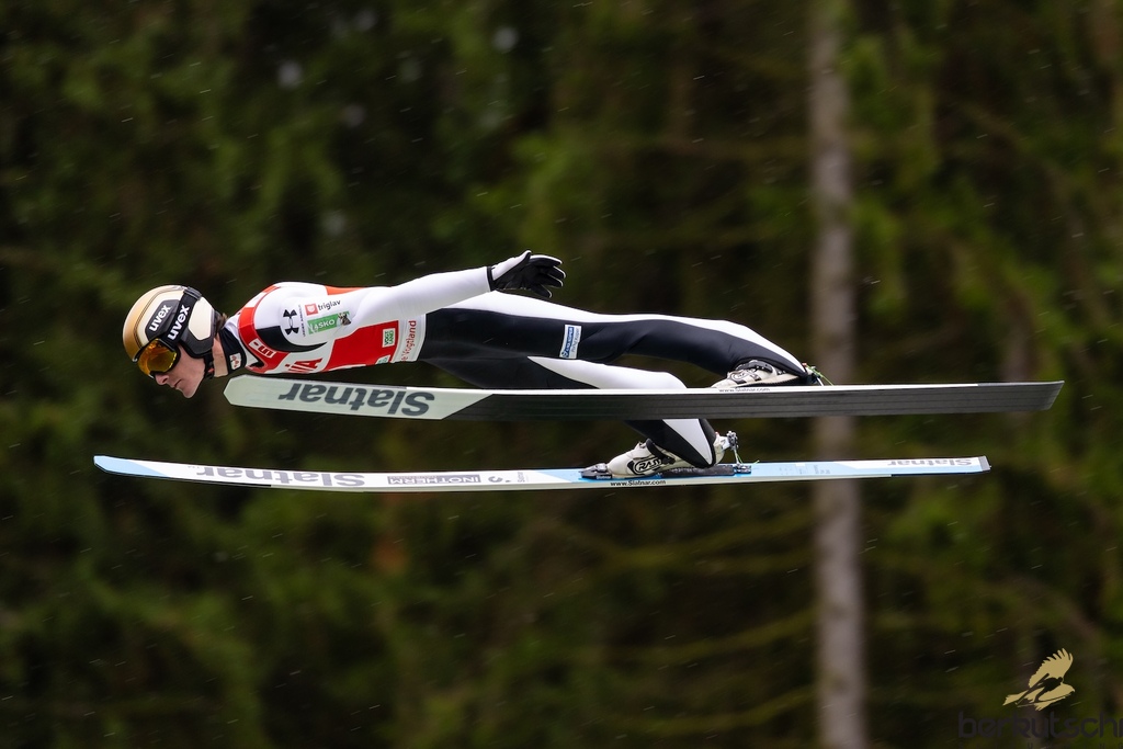24.10.2026, Vogtland Arena, Klingenthal, GER, FIS Weltcup Ski Sprung, Sommer Grand Prix, Klingenthal, Herren, Einzelbewerb, im Bild Domen Prevc (SLO) // Domen Prevc (SLO) during the men individual competition of Ski Jumping Summer Grand Prix of the FIS Ski Jumping World Cup in Klingenthal, Germany on 2026/10/24. EXPA Pictures © 2026, PhotoCredit: EXPA/ Tadeusz Mieczynski