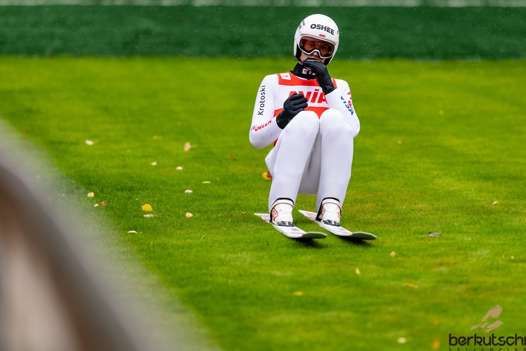 24.10.2026, Vogtland Arena, Klingenthal, GER, FIS Weltcup Ski Sprung, Sommer Grand Prix, Klingenthal, Herren, Einzelbewerb, im Bild Kacper Tomasiak (POL) // Kacper Tomasiak (POL) during the men individual competition of Ski Jumping Summer Grand Prix of the FIS Ski Jumping World Cup in Klingenthal, Germany on 2026/10/24. EXPA Pictures © 2026, PhotoCredit: EXPA/ Tadeusz Mieczynski