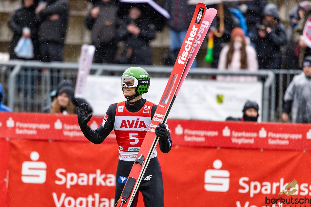 24.10.2026, Vogtland Arena, Klingenthal, GER, FIS Weltcup Ski Sprung, Sommer Grand Prix, Klingenthal, Herren, Einzelbewerb, im Bild Jonas Schuster (AUT) // Jonas Schuster (AUT) during the men individual competition of Ski Jumping Summer Grand Prix of the FIS Ski Jumping World Cup in Klingenthal, Germany on 2026/10/24. EXPA Pictures © 2026, PhotoCredit: EXPA/ Tadeusz Mieczynski
