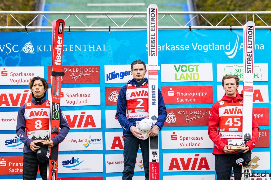 24.10.2026, Vogtland Arena, Klingenthal, GER, FIS Weltcup Ski Sprung, Sommer Grand Prix, Klingenthal, Herren, Einzelbewerb, im Bild Ren Nikaido (JPN), Marius Lindvik (NOR), Klemens Joniak (POL) // Ren Nikaido (JPN), Marius Lindvik (NOR), Klemens Joniak (POL) during the men individual competition of Ski Jumping Summer Grand Prix of the FIS Ski Jumping World Cup in Klingenthal, Germany on 2026/10/24. EXPA Pictures © 2026, PhotoCredit: EXPA/ Tadeusz Mieczynski
