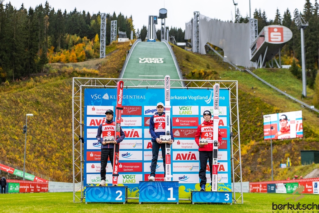 24.10.2026, Vogtland Arena, Klingenthal, GER, FIS Weltcup Ski Sprung, Sommer Grand Prix, Klingenthal, Herren, Einzelbewerb, im Bild Ren Nikaido (JPN), Marius Lindvik (NOR), Klemens Joniak (POL) // Ren Nikaido (JPN), Marius Lindvik (NOR), Klemens Joniak (POL) during the men individual competition of Ski Jumping Summer Grand Prix of the FIS Ski Jumping World Cup in Klingenthal, Germany on 2026/10/24. EXPA Pictures © 2026, PhotoCredit: EXPA/ Tadeusz Mieczynski