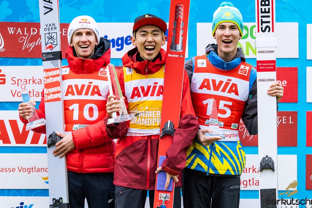24.10.2026, Vogtland Arena, Klingenthal, GER, FIS Weltcup Ski Sprung, Sommer Grand Prix, Klingenthal, Herren, Einzelbewerb, im Bild Daniel Tschofenig (AUT), Naoki Nakamura (JPN), Danil Vassilyev (KAZ) // Daniel Tschofenig (AUT), Naoki Nakamura (JPN), Danil Vassilyev (KAZ) during the men individual competition of Ski Jumping Summer Grand Prix of the FIS Ski Jumping World Cup in Klingenthal, Germany on 2026/10/24. EXPA Pictures © 2026, PhotoCredit: EXPA/ Tadeusz Mieczynski