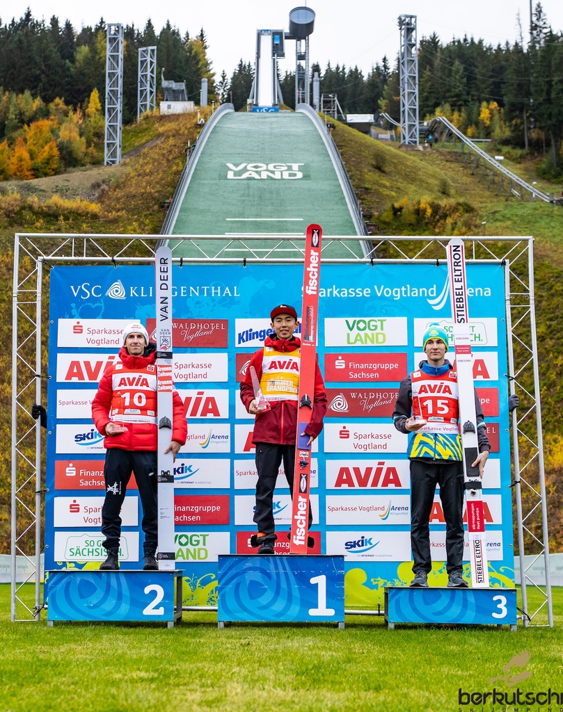 24.10.2026, Vogtland Arena, Klingenthal, GER, FIS Weltcup Ski Sprung, Sommer Grand Prix, Klingenthal, Herren, Einzelbewerb, im Bild Daniel Tschofenig (AUT), Naoki Nakamura (JPN), Danil Vassilyev (KAZ) // Daniel Tschofenig (AUT), Naoki Nakamura (JPN), Danil Vassilyev (KAZ) during the men individual competition of Ski Jumping Summer Grand Prix of the FIS Ski Jumping World Cup in Klingenthal, Germany on 2026/10/24. EXPA Pictures © 2026, PhotoCredit: EXPA/ Tadeusz Mieczynski