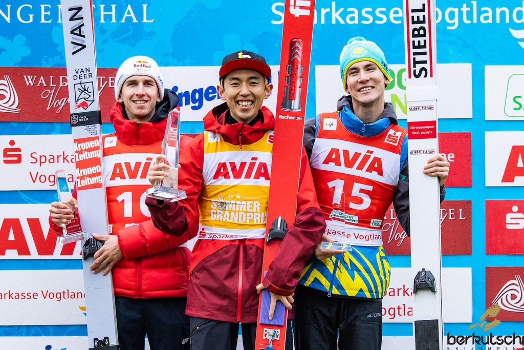24.10.2026, Vogtland Arena, Klingenthal, GER, FIS Weltcup Ski Sprung, Sommer Grand Prix, Klingenthal, Herren, Einzelbewerb, im Bild Daniel Tschofenig (AUT), Naoki Nakamura (JPN), Danil Vassilyev (KAZ) // Daniel Tschofenig (AUT), Naoki Nakamura (JPN), Danil Vassilyev (KAZ) during the men individual competition of Ski Jumping Summer Grand Prix of the FIS Ski Jumping World Cup in Klingenthal, Germany on 2026/10/24. EXPA Pictures © 2026, PhotoCredit: EXPA/ Tadeusz Mieczynski