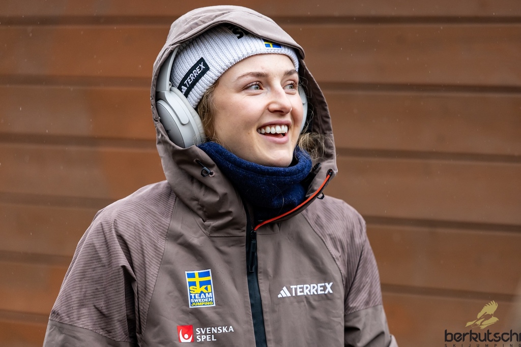 24.10.2026, Vogtland Arena, Klingenthal, GER, FIS Weltcup Ski Sprung, Sommer Grand Prix, Klingenthal, Damen, Einzelbewerb, im Bild Frida Westman (SWE) // Frida Westman (SWE) during the women individual competition of Ski Jumping Summer Grand Prix of the FIS Ski Jumping World Cup in Klingenthal, Germany on 2026/10/24. EXPA Pictures © 2026, PhotoCredit: EXPA/ Tadeusz Mieczynski