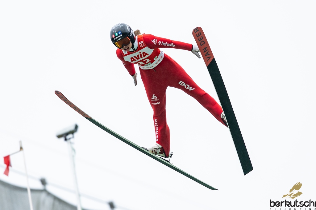 24.10.2026, Vogtland Arena, Klingenthal, GER, FIS Weltcup Ski Sprung, Sommer Grand Prix, Klingenthal, Damen, Einzelbewerb, im Bild Sina Arnet (SUI) // Sina Arnet (SUI) during the women individual competition of Ski Jumping Summer Grand Prix of the FIS Ski Jumping World Cup in Klingenthal, Germany on 2026/10/24. EXPA Pictures © 2026, PhotoCredit: EXPA/ Tadeusz Mieczynski