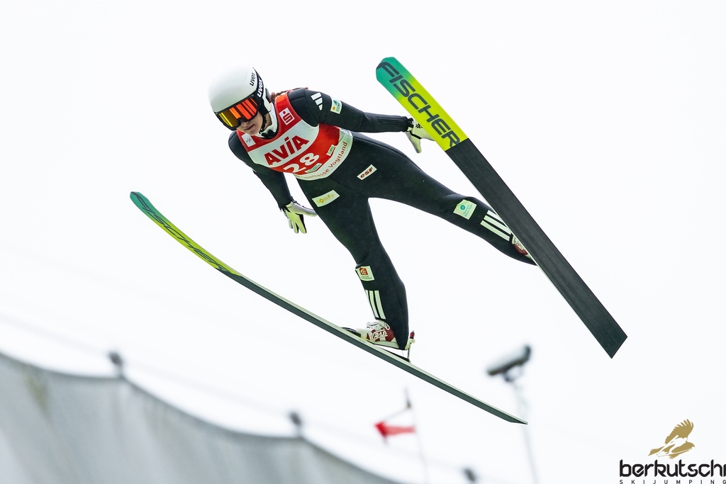 24.10.2026, Vogtland Arena, Klingenthal, GER, FIS Weltcup Ski Sprung, Sommer Grand Prix, Klingenthal, Damen, Einzelbewerb, im Bild Marie Thomas Couturaud (FRA) // Marie Thomas Couturaud (FRA) during the women individual competition of Ski Jumping Summer Grand Prix of the FIS Ski Jumping World Cup in Klingenthal, Germany on 2026/10/24. EXPA Pictures © 2026, PhotoCredit: EXPA/ Tadeusz Mieczynski