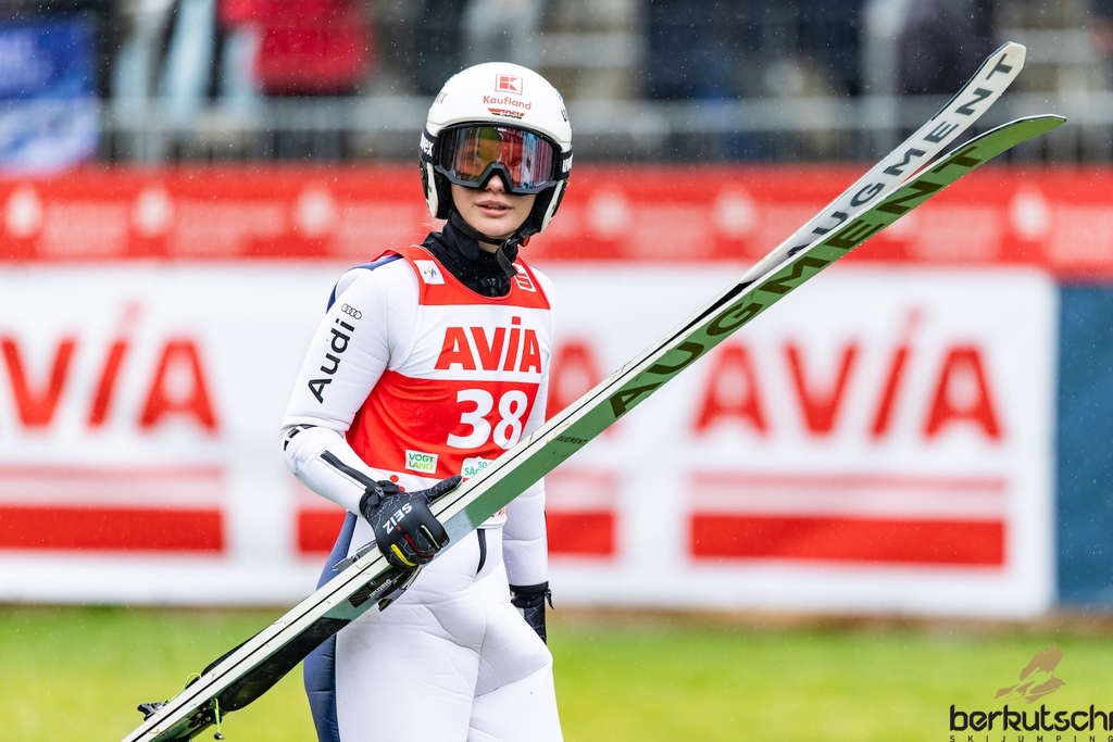 24.10.2026, Vogtland Arena, Klingenthal, GER, FIS Weltcup Ski Sprung, Sommer Grand Prix, Klingenthal, Damen, Einzelbewerb, im Bild Julina Kreibich (GER) // Julina Kreibich (GER) during the women individual competition of Ski Jumping Summer Grand Prix of the FIS Ski Jumping World Cup in Klingenthal, Germany on 2026/10/24. EXPA Pictures © 2026, PhotoCredit: EXPA/ Tadeusz Mieczynski