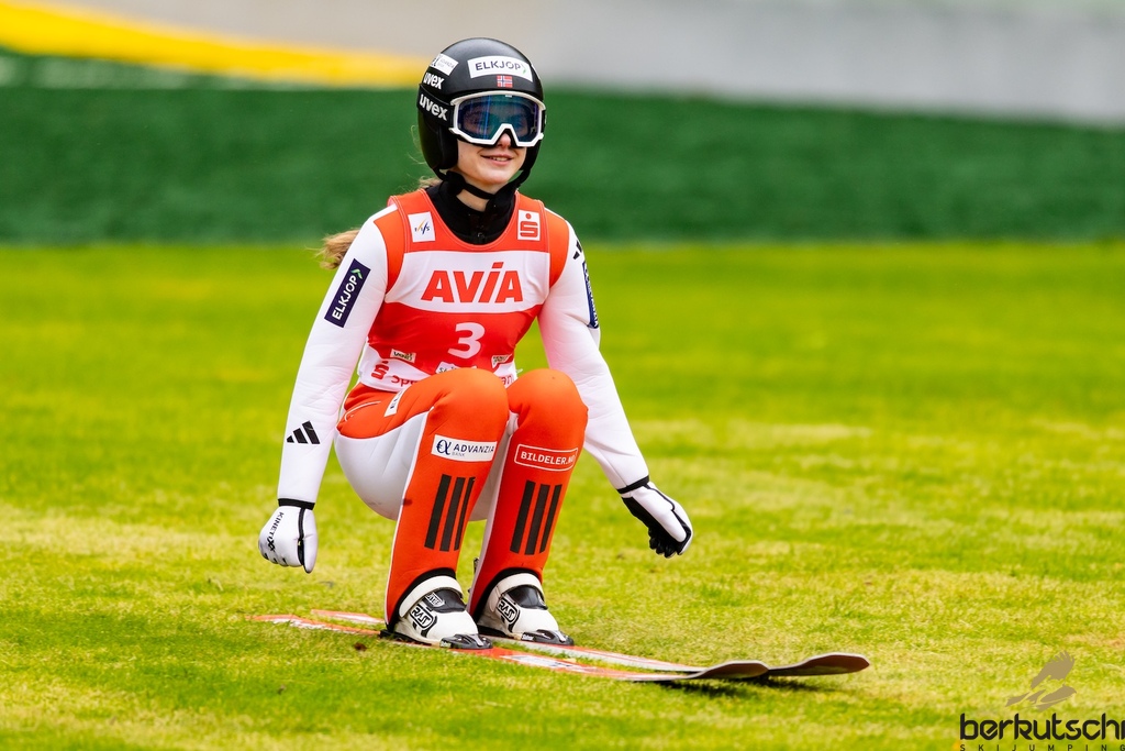 24.10.2026, Vogtland Arena, Klingenthal, GER, FIS Weltcup Ski Sprung, Sommer Grand Prix, Klingenthal, Damen, Einzelbewerb, im Bild Ingvild Synnoeve Midtskogen (NOR) // Ingvild Synnoeve Midtskogen (NOR) during the women individual competition of Ski Jumping Summer Grand Prix of the FIS Ski Jumping World Cup in Klingenthal, Germany on 2026/10/24. EXPA Pictures © 2026, PhotoCredit: EXPA/ Tadeusz Mieczynski