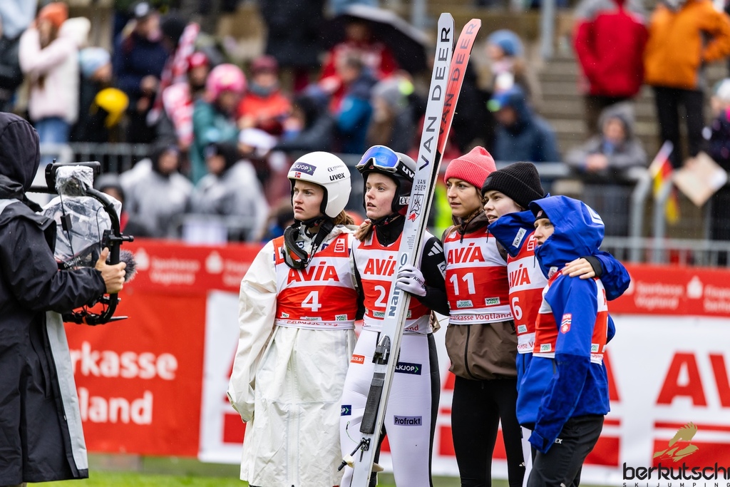 24.10.2026, Vogtland Arena, Klingenthal, GER, FIS Weltcup Ski Sprung, Sommer Grand Prix, Klingenthal, Damen, Einzelbewerb, im Bild Gyda Westvold Hansen (NOR), Eirin Maria Kvandal (NOR), Josephine Pagnier (FRA), Anna Odine Stroem (NOR) // Gyda Westvold Hansen (NOR), Eirin Maria Kvandal (NOR), Josephine Pagnier (FRA), Anna Odine Stroem (NOR) during the women individual competition of Ski Jumping Summer Grand Prix of the FIS Ski Jumping World Cup in Klingenthal, Germany on 2026/10/24. EXPA Pictures © 2026, PhotoCredit: EXPA/ Tadeusz Mieczynski