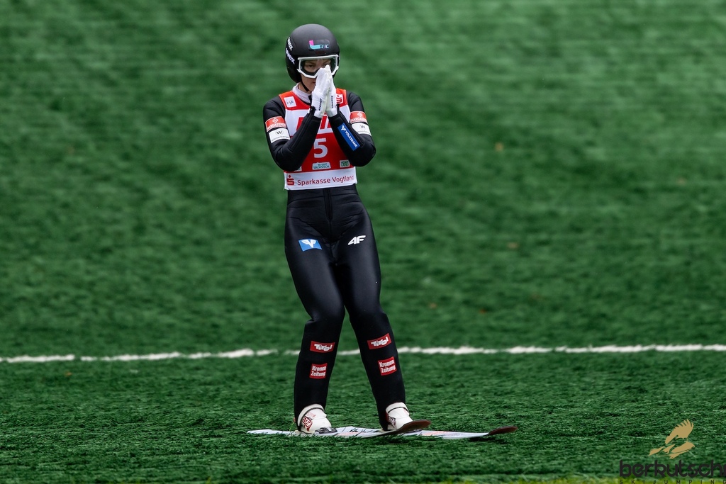 24.10.2026, Vogtland Arena, Klingenthal, GER, FIS Weltcup Ski Sprung, Sommer Grand Prix, Klingenthal, Damen, Einzelbewerb, im Bild Hannah Wiegele (AUT) // Hannah Wiegele (AUT) during the women individual competition of Ski Jumping Summer Grand Prix of the FIS Ski Jumping World Cup in Klingenthal, Germany on 2026/10/24. EXPA Pictures © 2026, PhotoCredit: EXPA/ Tadeusz Mieczynski