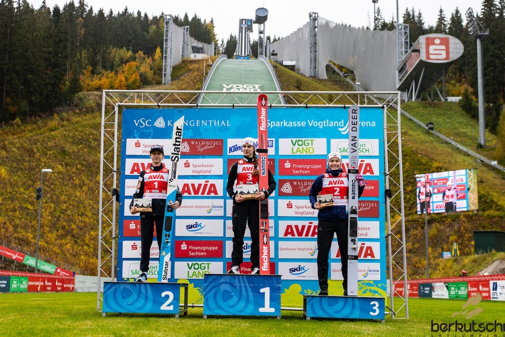 24.10.2026, Vogtland Arena, Klingenthal, GER, FIS Weltcup Ski Sprung, Sommer Grand Prix, Klingenthal, Damen, Einzelbewerb, im Bild Nika Prevc (SLO), Ingvild Synnoeve Midtskogen (NOR), Eirin Maria Kvandal (NOR) // Nika Prevc (SLO), Ingvild Synnoeve Midtskogen (NOR), Eirin Maria Kvandal (NOR) during the women individual competition of Ski Jumping Summer Grand Prix of the FIS Ski Jumping World Cup in Klingenthal, Germany on 2026/10/24. EXPA Pictures © 2026, PhotoCredit: EXPA/ Tadeusz Mieczynski