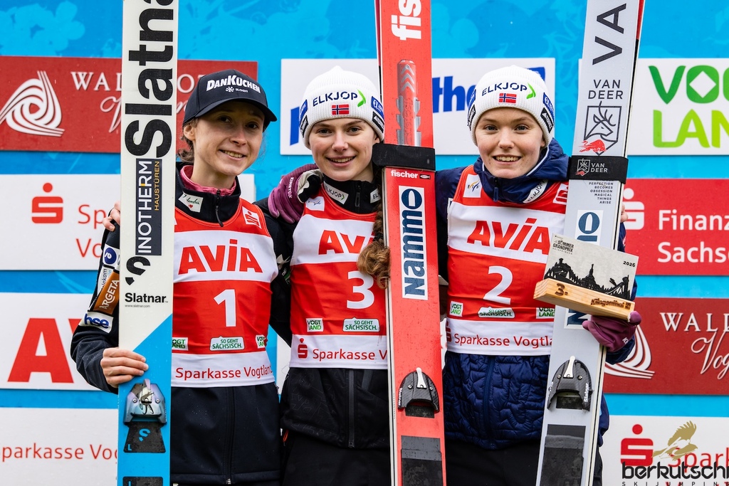24.10.2026, Vogtland Arena, Klingenthal, GER, FIS Weltcup Ski Sprung, Sommer Grand Prix, Klingenthal, Damen, Einzelbewerb, im Bild Nika Prevc (SLO), Ingvild Synnoeve Midtskogen (NOR), Eirin Maria Kvandal (NOR) // Nika Prevc (SLO), Ingvild Synnoeve Midtskogen (NOR), Eirin Maria Kvandal (NOR) during the women individual competition of Ski Jumping Summer Grand Prix of the FIS Ski Jumping World Cup in Klingenthal, Germany on 2026/10/24. EXPA Pictures © 2026, PhotoCredit: EXPA/ Tadeusz Mieczynski