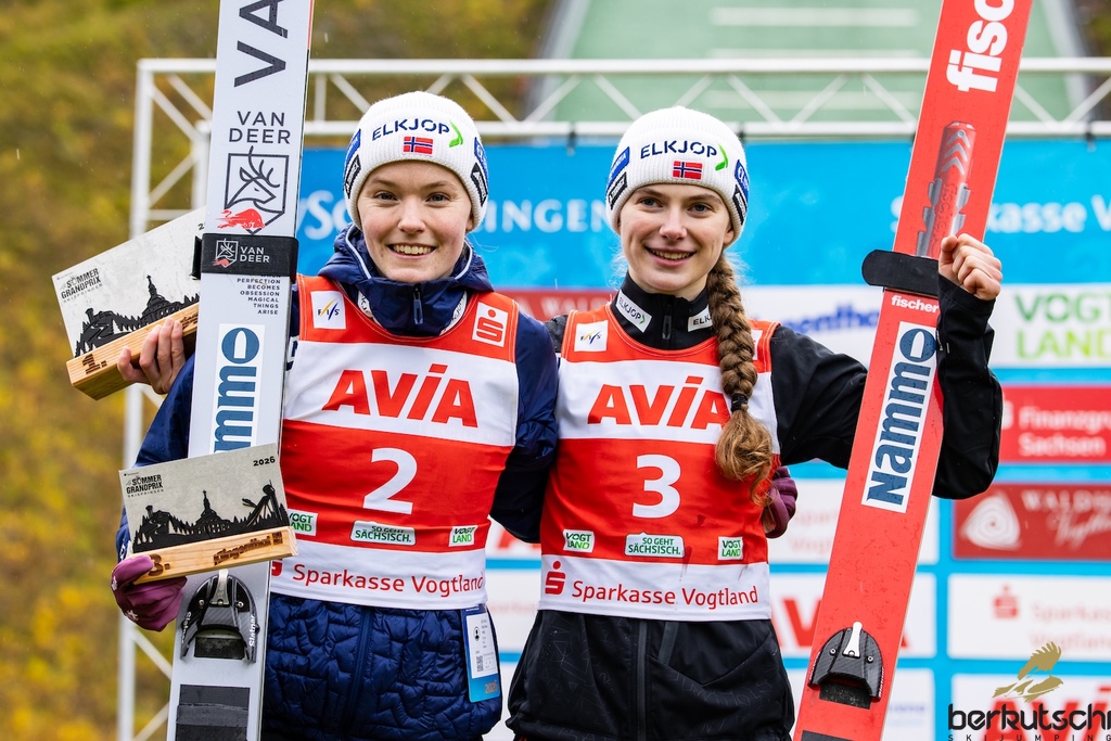24.10.2026, Vogtland Arena, Klingenthal, GER, FIS Weltcup Ski Sprung, Sommer Grand Prix, Klingenthal, Damen, Einzelbewerb, im Bild Eirin Maria Kvandal (NOR), Ingvild Synnoeve Midtskogen (NOR) // Eirin Maria Kvandal (NOR), Ingvild Synnoeve Midtskogen (NOR) during the women individual competition of Ski Jumping Summer Grand Prix of the FIS Ski Jumping World Cup in Klingenthal, Germany on 2026/10/24. EXPA Pictures © 2026, PhotoCredit: EXPA/ Tadeusz Mieczynski