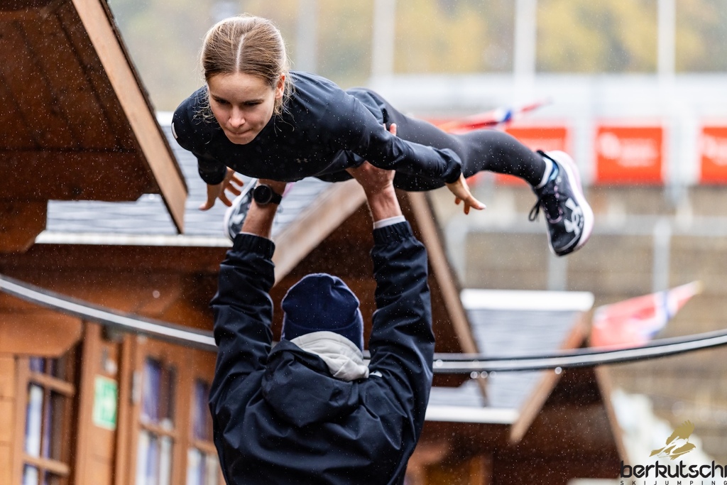 25.10.2026, Vogtland Arena, Klingenthal, GER, FIS Weltcup Ski Sprung, Sommer Grand Prix, Klingenthal, Herren, Teambewerb, im Bild Nika Vodan (SLO) // Nika Vodan (SLO) during the team competition of Ski Jumping Summer Grand Prix of the FIS Ski Jumping World Cup in Klingenthal, Germany on 2026/10/25. EXPA Pictures © 2026, PhotoCredit: EXPA/ Tadeusz Mieczynski