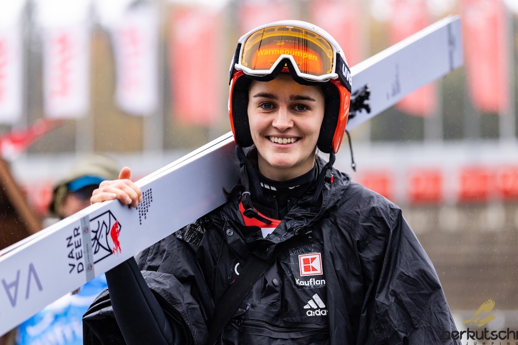25.10.2026, Vogtland Arena, Klingenthal, GER, FIS Weltcup Ski Sprung, Sommer Grand Prix, Klingenthal, Herren, Teambewerb, im Bild Selina Freitag (GER) // Selina Freitag (GER) during the team competition of Ski Jumping Summer Grand Prix of the FIS Ski Jumping World Cup in Klingenthal, Germany on 2026/10/25. EXPA Pictures © 2026, PhotoCredit: EXPA/ Tadeusz Mieczynski