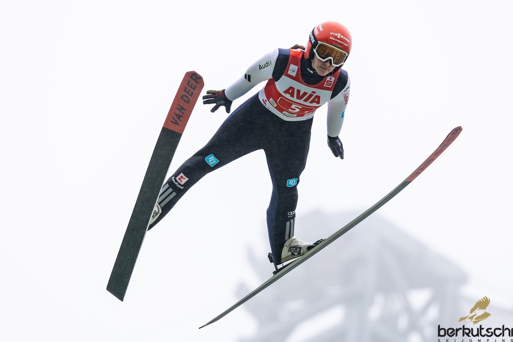 25.10.2026, Vogtland Arena, Klingenthal, GER, FIS Weltcup Ski Sprung, Sommer Grand Prix, Klingenthal, Herren, Teambewerb, im Bild Selina Freitag (GER) // Selina Freitag (GER) during the team competition of Ski Jumping Summer Grand Prix of the FIS Ski Jumping World Cup in Klingenthal, Germany on 2026/10/25. EXPA Pictures © 2026, PhotoCredit: EXPA/ Tadeusz Mieczynski