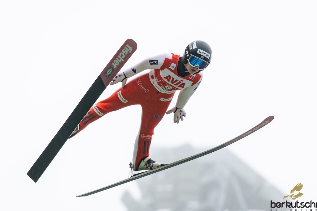 25.10.2026, Vogtland Arena, Klingenthal, GER, FIS Weltcup Ski Sprung, Sommer Grand Prix, Klingenthal, Herren, Teambewerb, im Bild Ingvild Synnoeve Midtskogen (NOR) // Ingvild Synnoeve Midtskogen (NOR) during the team competition of Ski Jumping Summer Grand Prix of the FIS Ski Jumping World Cup in Klingenthal, Germany on 2026/10/25. EXPA Pictures © 2026, PhotoCredit: EXPA/ Tadeusz Mieczynski