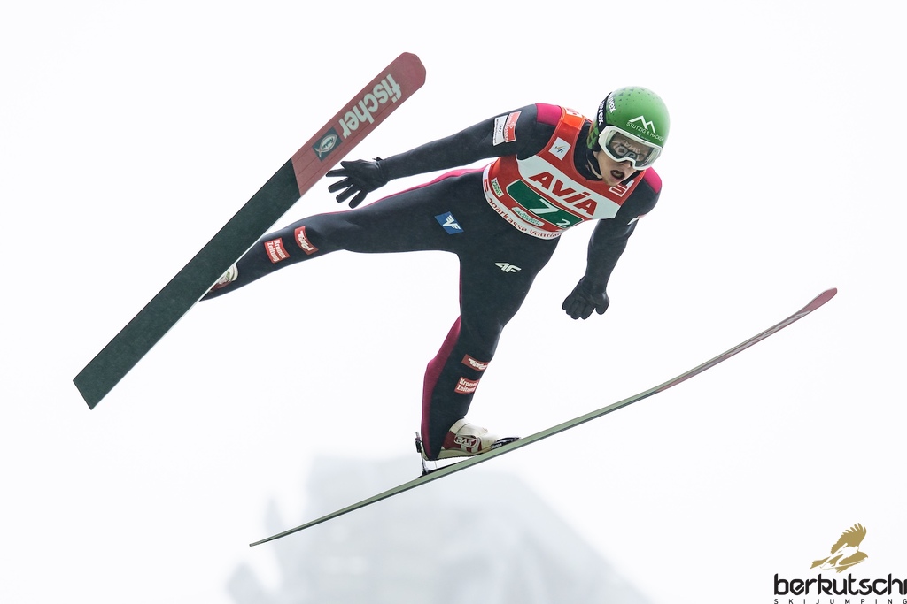 25.10.2026, Vogtland Arena, Klingenthal, GER, FIS Weltcup Ski Sprung, Sommer Grand Prix, Klingenthal, Herren, Teambewerb, im Bild Jonas Schuster (AUT) // Jonas Schuster (AUT) during the team competition of Ski Jumping Summer Grand Prix of the FIS Ski Jumping World Cup in Klingenthal, Germany on 2026/10/25. EXPA Pictures © 2026, PhotoCredit: EXPA/ Tadeusz Mieczynski