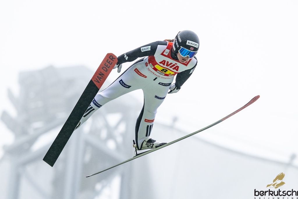 25.10.2026, Vogtland Arena, Klingenthal, GER, FIS Weltcup Ski Sprung, Sommer Grand Prix, Klingenthal, Herren, Teambewerb, im Bild Eirin Maria Kvandal (NOR) // Eirin Maria Kvandal (NOR) during the team competition of Ski Jumping Summer Grand Prix of the FIS Ski Jumping World Cup in Klingenthal, Germany on 2026/10/25. EXPA Pictures © 2026, PhotoCredit: EXPA/ Tadeusz Mieczynski