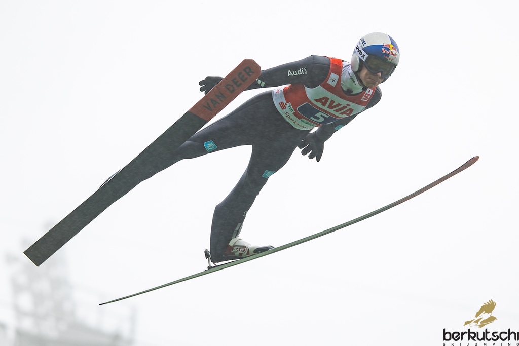 25.10.2026, Vogtland Arena, Klingenthal, GER, FIS Weltcup Ski Sprung, Sommer Grand Prix, Klingenthal, Herren, Teambewerb, im Bild Andreas Wellinger (GER) // Andreas Wellinger (GER) during the team competition of Ski Jumping Summer Grand Prix of the FIS Ski Jumping World Cup in Klingenthal, Germany on 2026/10/25. EXPA Pictures © 2026, PhotoCredit: EXPA/ Tadeusz Mieczynski