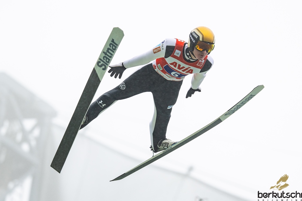 25.10.2026, Vogtland Arena, Klingenthal, GER, FIS Weltcup Ski Sprung, Sommer Grand Prix, Klingenthal, Herren, Teambewerb, im Bild Domen Prevc (SLO) // Domen Prevc (SLO) during the team competition of Ski Jumping Summer Grand Prix of the FIS Ski Jumping World Cup in Klingenthal, Germany on 2026/10/25. EXPA Pictures © 2026, PhotoCredit: EXPA/ Tadeusz Mieczynski