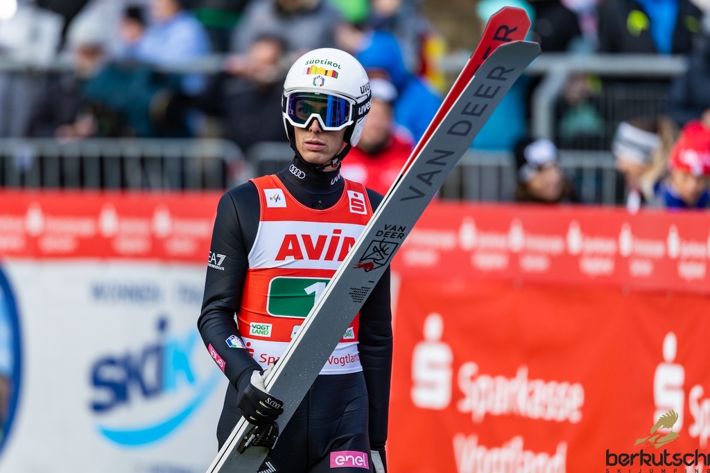 25.10.2026, Vogtland Arena, Klingenthal, GER, FIS Weltcup Ski Sprung, Sommer Grand Prix, Klingenthal, Herren, Teambewerb, im Bild Alex Insam (ITA) // Alex Insam (ITA) during the team competition of Ski Jumping Summer Grand Prix of the FIS Ski Jumping World Cup in Klingenthal, Germany on 2026/10/25. EXPA Pictures © 2026, PhotoCredit: EXPA/ Tadeusz Mieczynski
