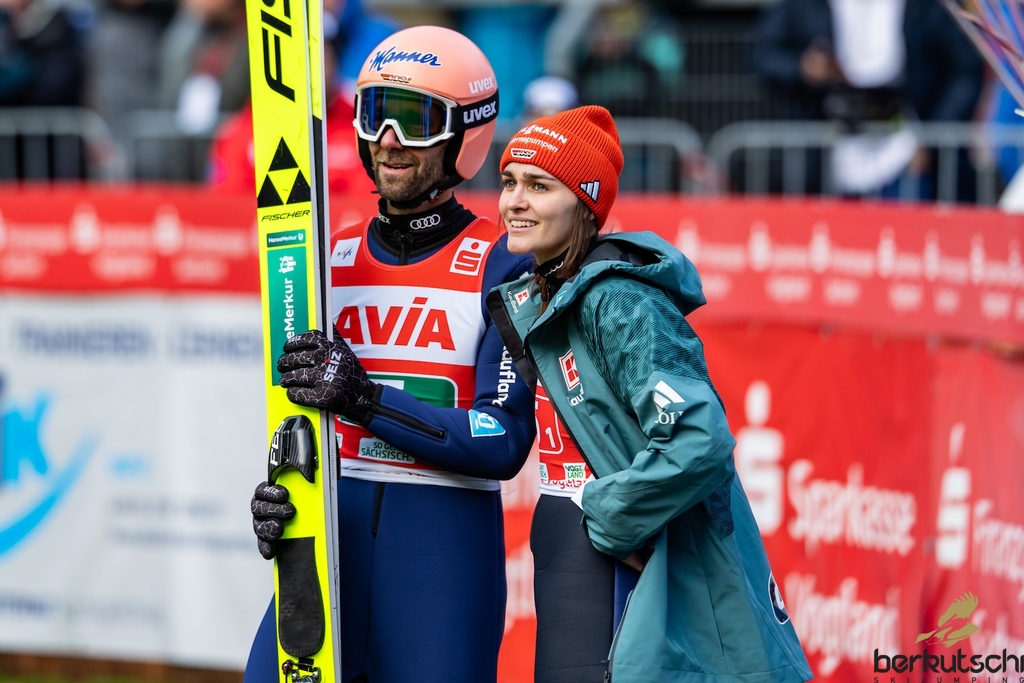 25.10.2026, Vogtland Arena, Klingenthal, GER, FIS Weltcup Ski Sprung, Sommer Grand Prix, Klingenthal, Herren, Teambewerb, im Bild Pius Paschke (GER), Selina Freitag // Pius Paschke (GER), Selina Freitag during the team competition of Ski Jumping Summer Grand Prix of the FIS Ski Jumping World Cup in Klingenthal, Germany on 2026/10/25. EXPA Pictures © 2026, PhotoCredit: EXPA/ Tadeusz Mieczynski