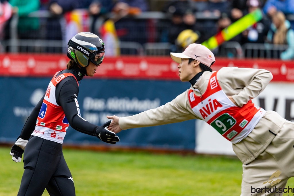 25.10.2026, Vogtland Arena, Klingenthal, GER, FIS Weltcup Ski Sprung, Sommer Grand Prix, Klingenthal, Herren, Teambewerb, im Bild Ren Nikaido (JPN), Ryoyu Kobayashi // Ren Nikaido (JPN), Ryoyu Kobayashi during the team competition of Ski Jumping Summer Grand Prix of the FIS Ski Jumping World Cup in Klingenthal, Germany on 2026/10/25. EXPA Pictures © 2026, PhotoCredit: EXPA/ Tadeusz Mieczynski