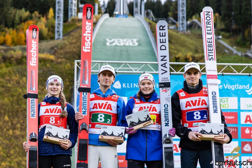 25.10.2026, Vogtland Arena, Klingenthal, GER, FIS Weltcup Ski Sprung, Sommer Grand Prix, Klingenthal, Herren, Teambewerb, im Bild Ingvild Synnoeve Midtskogen (NOR), Kristoffer Eriksen Sundal (NOR), Eirin Maria Kvandal (NOR), Marius Lindvik // Ingvild Synnoeve Midtskogen (NOR), Kristoffer Eriksen Sundal (NOR), Eirin Maria Kvandal (NOR), Marius Lindvik during the team competition of Ski Jumping Summer Grand Prix of the FIS Ski Jumping World Cup in Klingenthal, Germany on 2026/10/25. EXPA Pictures © 2026, PhotoCredit: EXPA/ Tadeusz Mieczynski