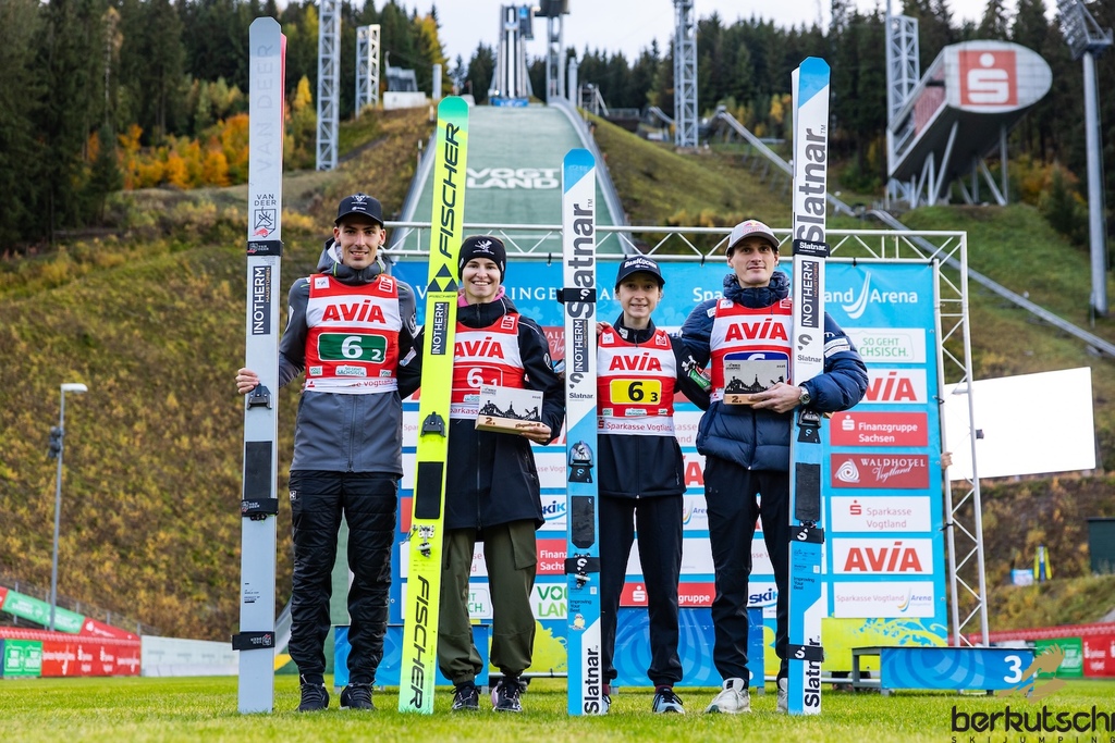 25.10.2026, Vogtland Arena, Klingenthal, GER, FIS Weltcup Ski Sprung, Sommer Grand Prix, Klingenthal, Herren, Teambewerb, im Bild Timi Zajc (SLO), Nika Vodan (SLO), Nika Prevc (SLO), Domen Prevc // Timi Zajc (SLO), Nika Vodan (SLO), Nika Prevc (SLO), Domen Prevc during the team competition of Ski Jumping Summer Grand Prix of the FIS Ski Jumping World Cup in Klingenthal, Germany on 2026/10/25. EXPA Pictures © 2026, PhotoCredit: EXPA/ Tadeusz Mieczynski