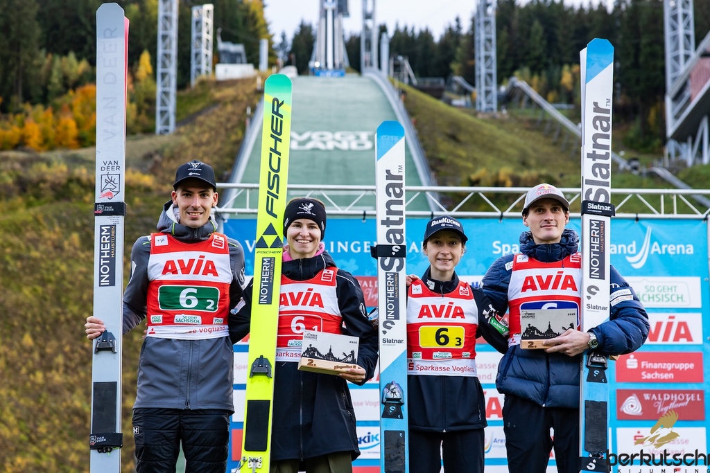 25.10.2026, Vogtland Arena, Klingenthal, GER, FIS Weltcup Ski Sprung, Sommer Grand Prix, Klingenthal, Herren, Teambewerb, im Bild Timi Zajc (SLO), Nika Vodan (SLO), Nika Prevc (SLO), Domen Prevc // Timi Zajc (SLO), Nika Vodan (SLO), Nika Prevc (SLO), Domen Prevc during the team competition of Ski Jumping Summer Grand Prix of the FIS Ski Jumping World Cup in Klingenthal, Germany on 2026/10/25. EXPA Pictures © 2026, PhotoCredit: EXPA/ Tadeusz Mieczynski