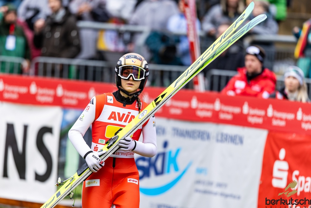 25.10.2026, Vogtland Arena, Klingenthal, GER, FIS Weltcup Ski Sprung, Sommer Grand Prix, Klingenthal, Herren, Teambewerb, im Bild Josephine Pagnier (FRA) // Josephine Pagnier (FRA) during the team competition of Ski Jumping Summer Grand Prix of the FIS Ski Jumping World Cup in Klingenthal, Germany on 2026/10/25. EXPA Pictures © 2026, PhotoCredit: EXPA/ Tadeusz Mieczynski