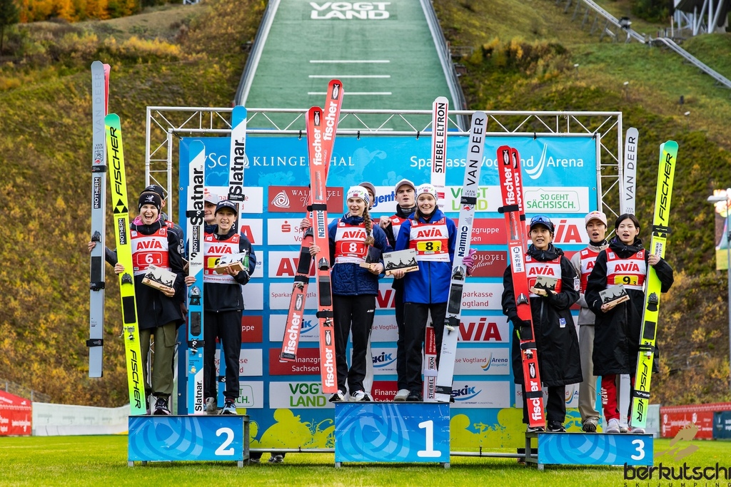 25.10.2026, Vogtland Arena, Klingenthal, GER, FIS Weltcup Ski Sprung, Sommer Grand Prix, Klingenthal, Herren, Teambewerb, im Bild 2. Platz Sowenien, Sieger Norwege, 3. Platz Japan // 2. Platz Sowenien, Sieger Norwege, 3. Platz Japan during the team competition of Ski Jumping Summer Grand Prix of the FIS Ski Jumping World Cup in Klingenthal, Germany on 2026/10/25. EXPA Pictures © 2026, PhotoCredit: EXPA/ Tadeusz Mieczynski
