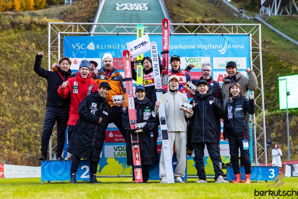 25.10.2026, Vogtland Arena, Klingenthal, GER, FIS Weltcup Ski Sprung, Sommer Grand Prix, Klingenthal, Herren, Teambewerb, im Bild Team Japan // Team Japan during the team competition of Ski Jumping Summer Grand Prix of the FIS Ski Jumping World Cup in Klingenthal, Germany on 2026/10/25. EXPA Pictures © 2026, PhotoCredit: EXPA/ Tadeusz Mieczynski