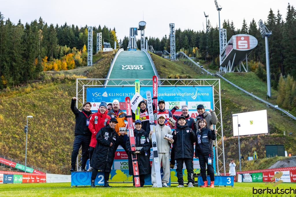 25.10.2026, Vogtland Arena, Klingenthal, GER, FIS Weltcup Ski Sprung, Sommer Grand Prix, Klingenthal, Herren, Teambewerb, im Bild Team Japan // Team Japan during the team competition of Ski Jumping Summer Grand Prix of the FIS Ski Jumping World Cup in Klingenthal, Germany on 2026/10/25. EXPA Pictures © 2026, PhotoCredit: EXPA/ Tadeusz Mieczynski