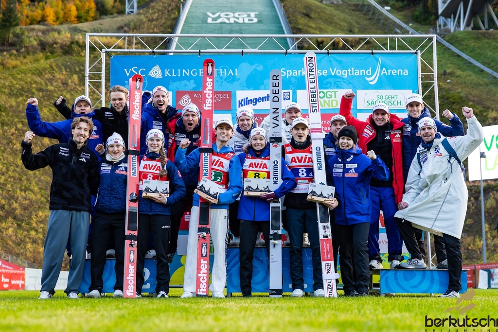 25.10.2026, Vogtland Arena, Klingenthal, GER, FIS Weltcup Ski Sprung, Sommer Grand Prix, Klingenthal, Herren, Teambewerb, im Bild Sieger Team Norwegen // Sieger Team Norwegen during the team competition of Ski Jumping Summer Grand Prix of the FIS Ski Jumping World Cup in Klingenthal, Germany on 2026/10/25. EXPA Pictures © 2026, PhotoCredit: EXPA/ Tadeusz Mieczynski