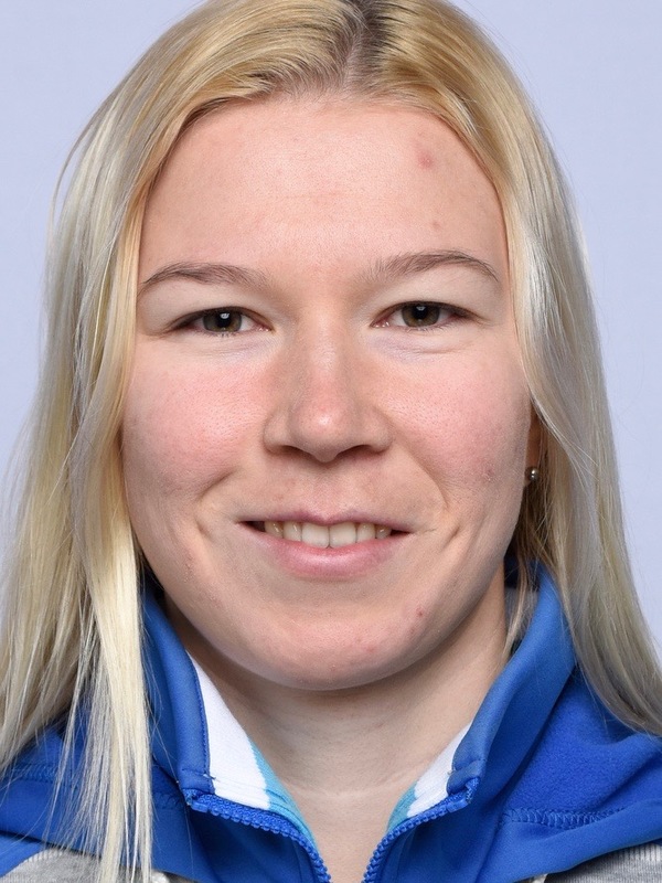 Kykkaenen, Julia