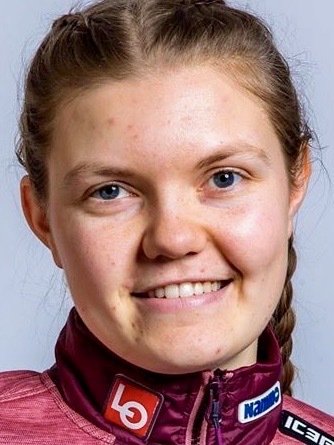 Skatvedt, Karoline