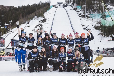 WOMEN SKI FLYING VIKERSUND - GREAT JOB!