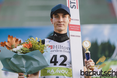 Kasache auf Platz zwei in der FIS Grand Prix Gesamtwertung. 
Der Kasache Danil Vassilyev, liegt mit 201 Punkten auf Platz zwei der Grand Prix Gesamtwertung. Ein Top-Ergebnis für die Kasachen die gefühlt schon immer im Skisprung-Wektcup dabei sind. Einen Weltcupsieger aus Kasachstan gab es noch nicht.

